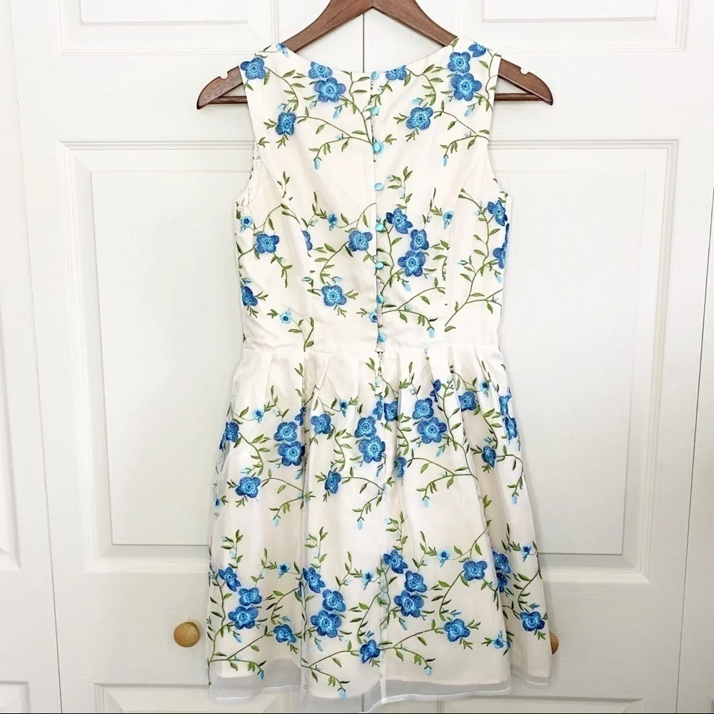 Chi Chi London NWT Cream Blue Floral Spring Dress